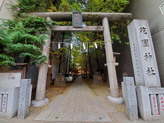 花園神社ってどんなところ 新宿の街中にあるお稲荷さまは強力なパワースポット